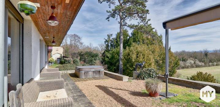 Maison, villa • Joze • 300m2
