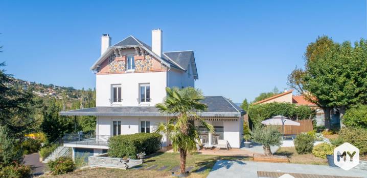 Maison, villa • Veyre Monton • 320m2