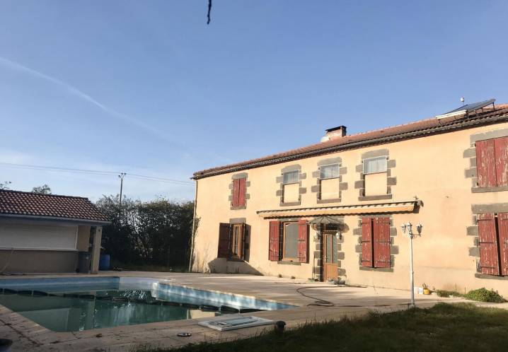 Maison • Vente • 250m2 • Puy-Guillaume • Puy-Guillaume