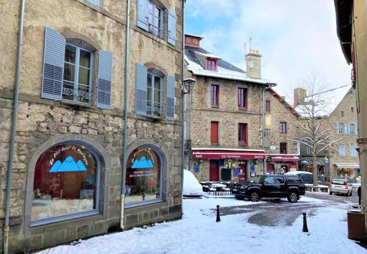 Commercial • Vente • 80m2 • Besse-et-Saint-Anastaise