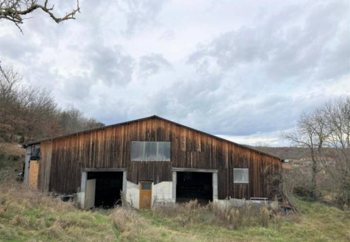Commercial • Vente • 700m2 • LEOTOING • Moriat