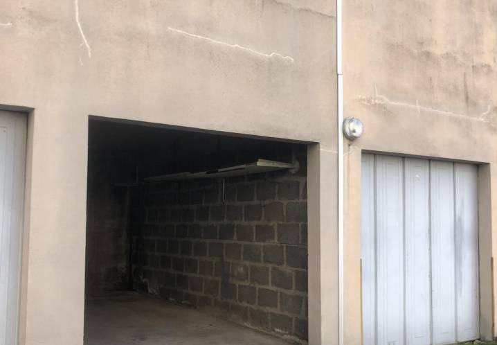 Parking • Location • 12m2 • Chamalières