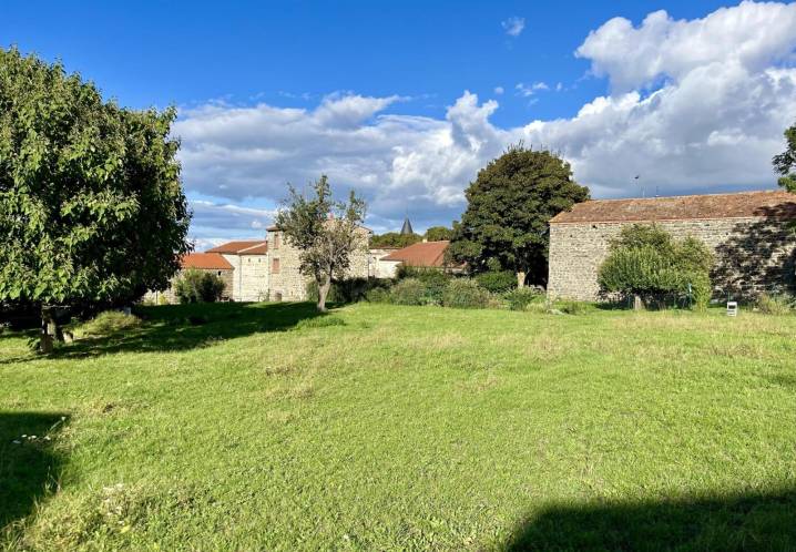 Terrain • Vente • 800m2 • Villeneuve