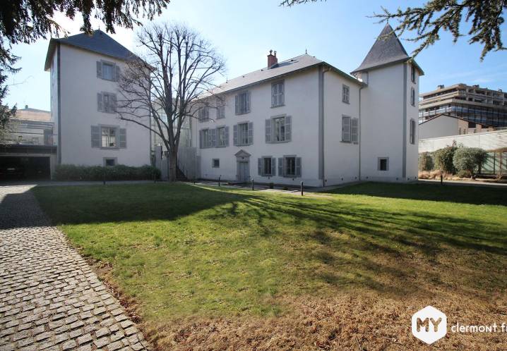 Maison • Vente • 700m2 • Chamalières